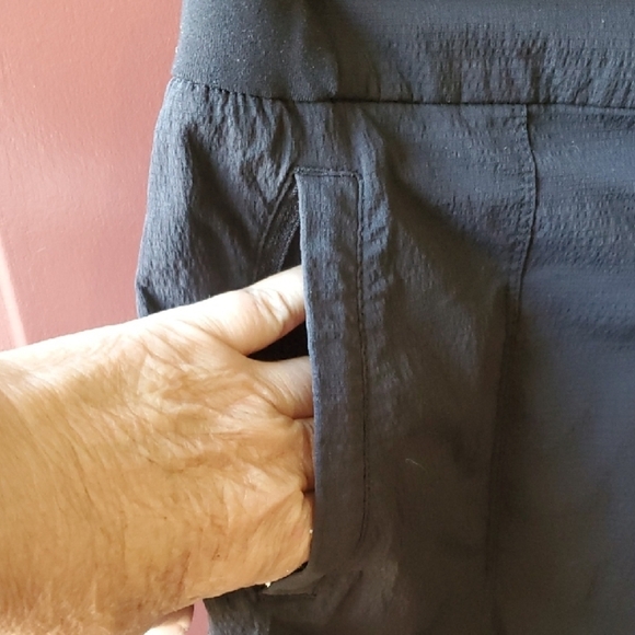 Athleta Black  Women Shorts Quick Dry 95 Nylon 5 Spandex Size 8 - Picture 4 of 8